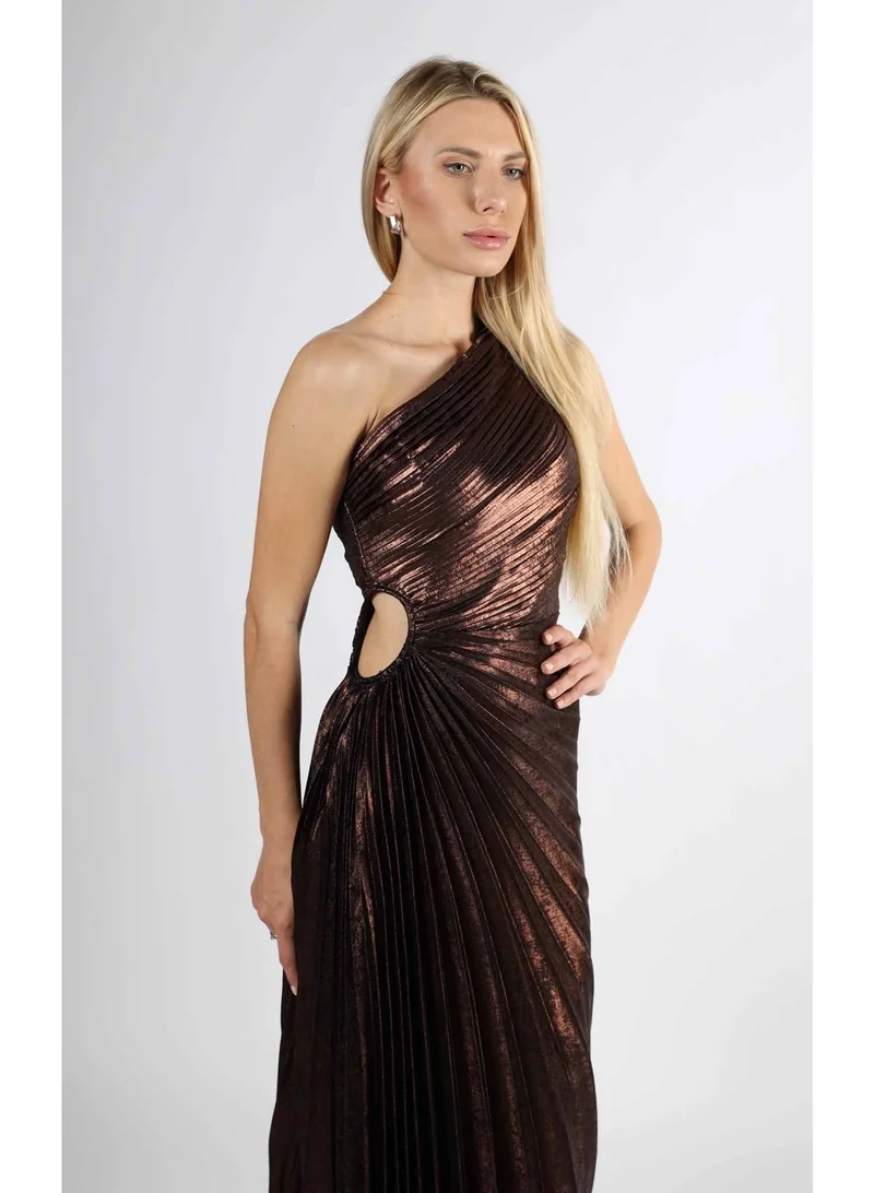 توترندس فستان بني كسرات